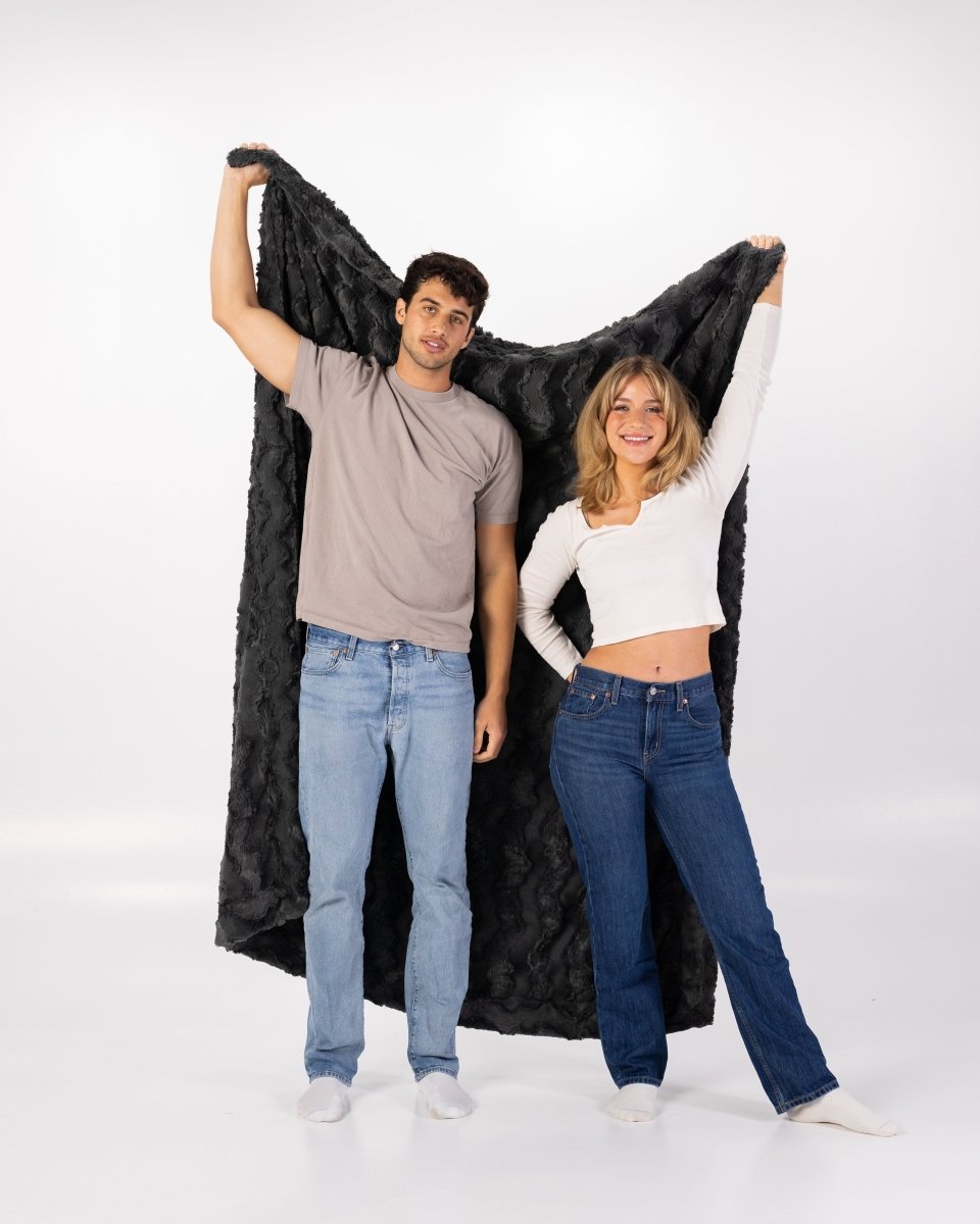Nine Iron Throw Charcoal Gray Dark Faux Fur Weighted Blanket