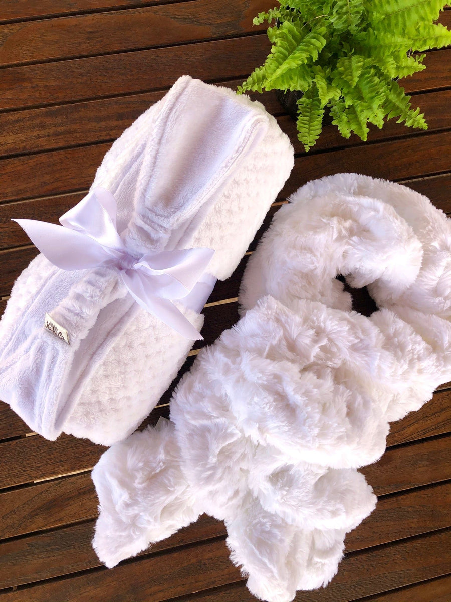 White Spa Wrap/Neckwarmer Gift Set
