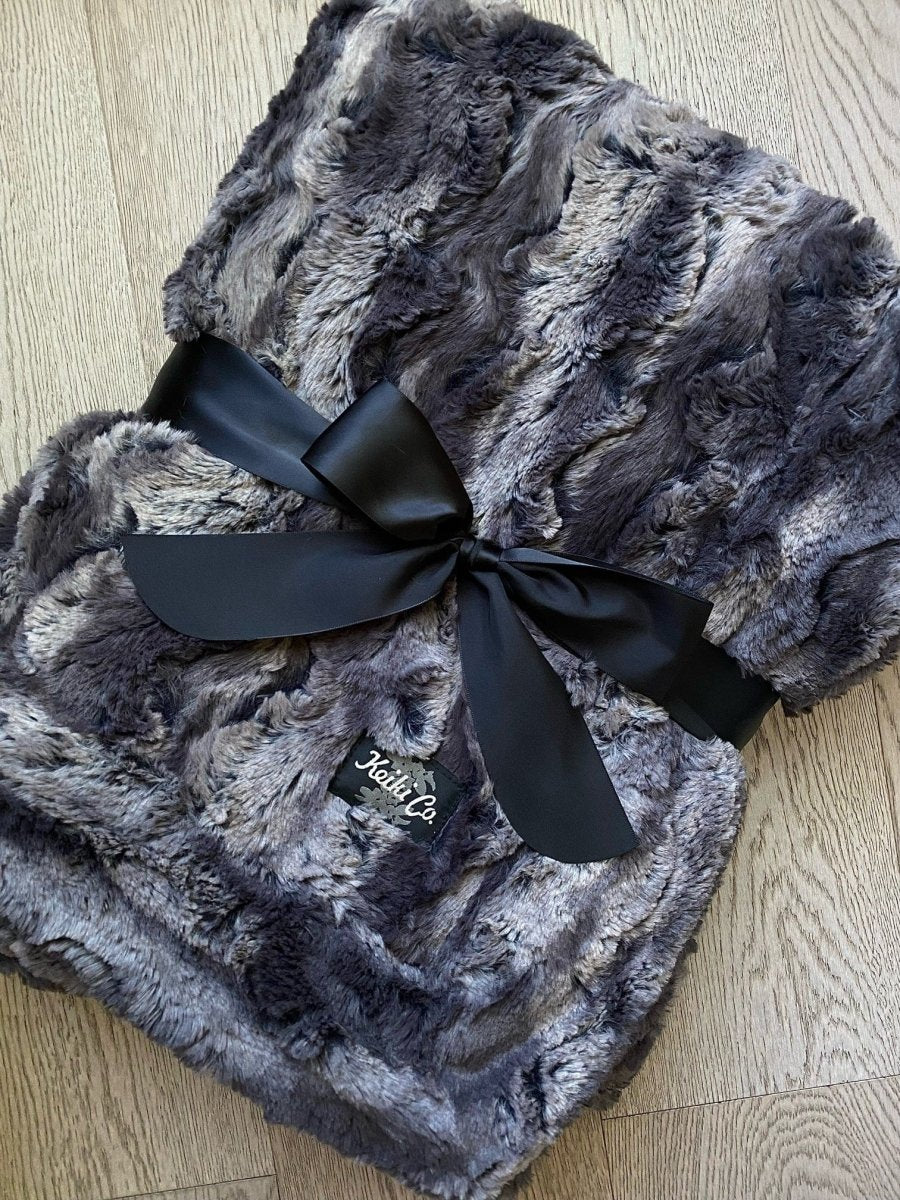 Nine Iron Throw Charcoal Gray Dark Faux Fur Weighted Blanket
