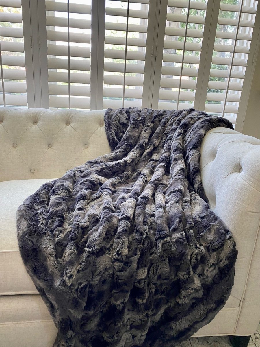 Nine Iron Throw Charcoal Gray Dark Faux Fur Weighted Blanket